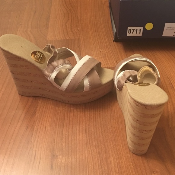 Shoe - Picture 2 of 4