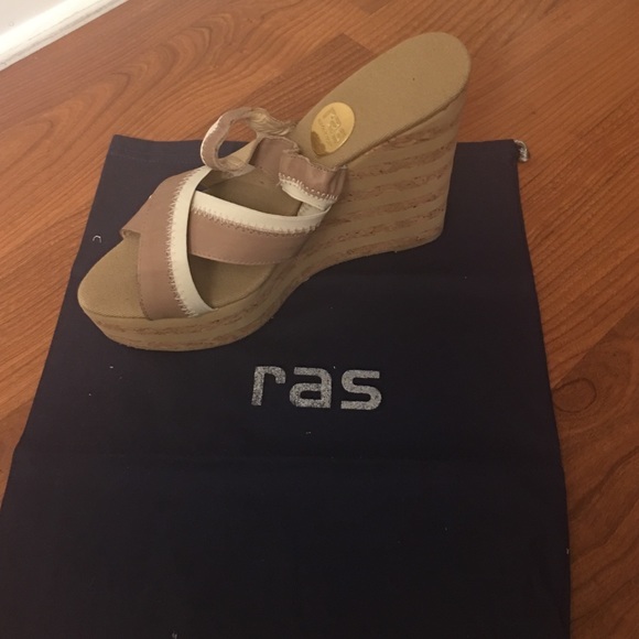 Shoe - Picture 4 of 4