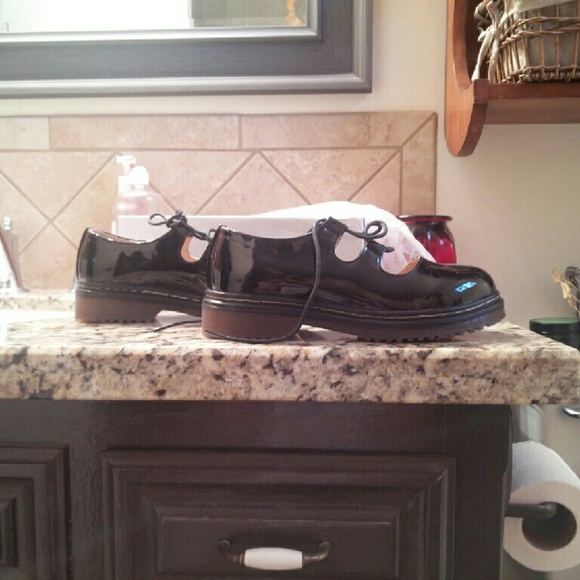 Lace up cleated ballet shoes - Picture 1 of 4