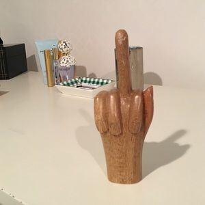 middle finger ring holder