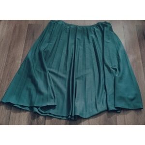 1970's Vintage Dark Green Pleated Midi Skirt