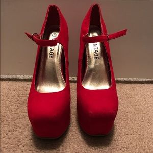 Lady Gaga loving red pumps!