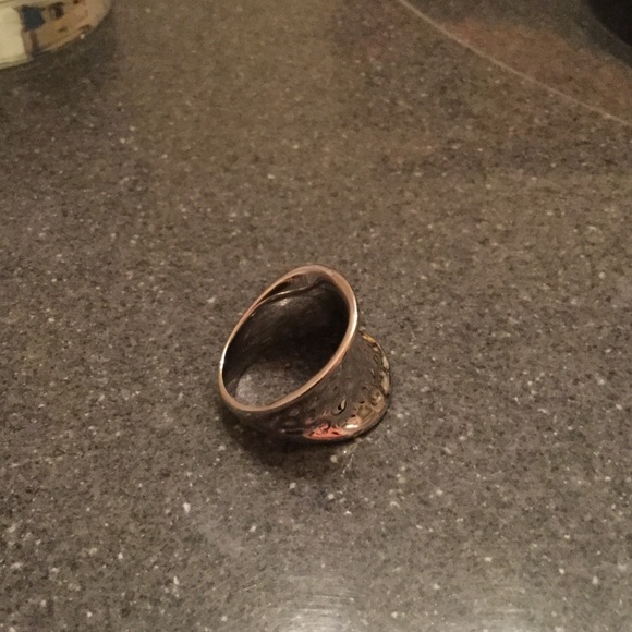 Large ring - Picture 2 of 3