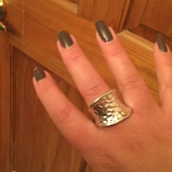 Large ring - Picture 3 of 3