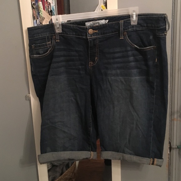 Jean shorts mid length