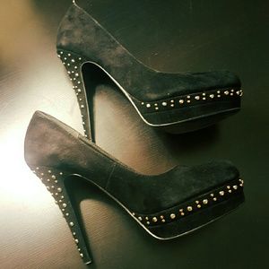 Steve Madden black suede pumps