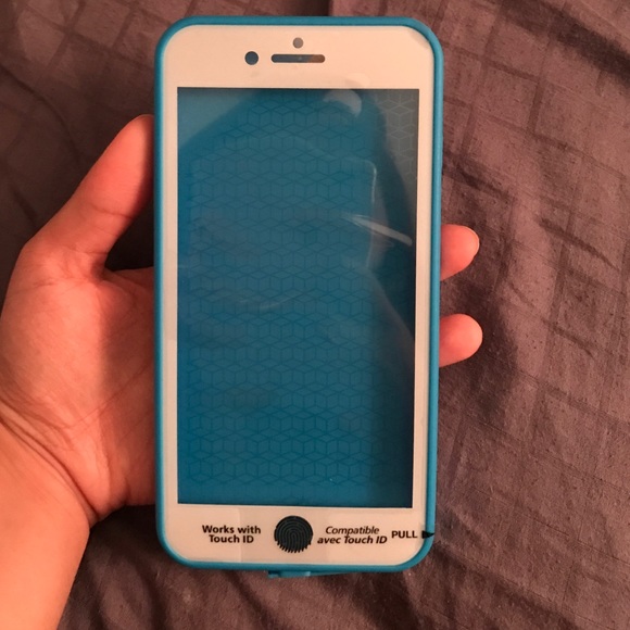 7 PLUS Waterproof Case - Picture 2 of 4
