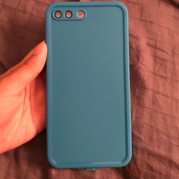 7 PLUS Waterproof Case - Picture 3 of 4