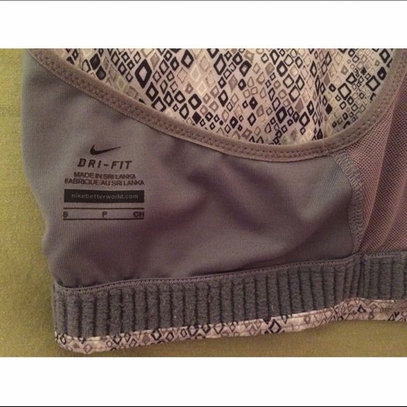 Nike Pro Fierce Sports Bra - Picture 4 of 4