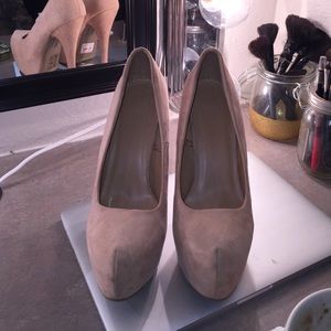 ✨ Suede nude pumps ✨