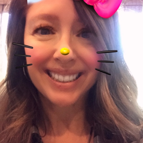 Meet your Posher, Carrie - Picture 2 of 8