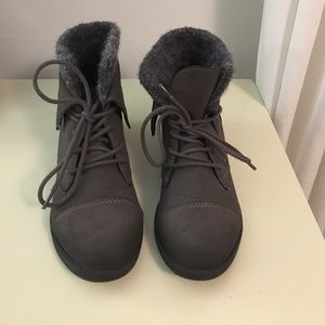 MADDEN GIRL grey combat boots - size 6.5