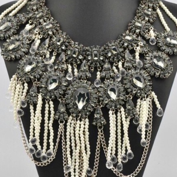 ♥️SALE♥️Big statement necklace bling with beads