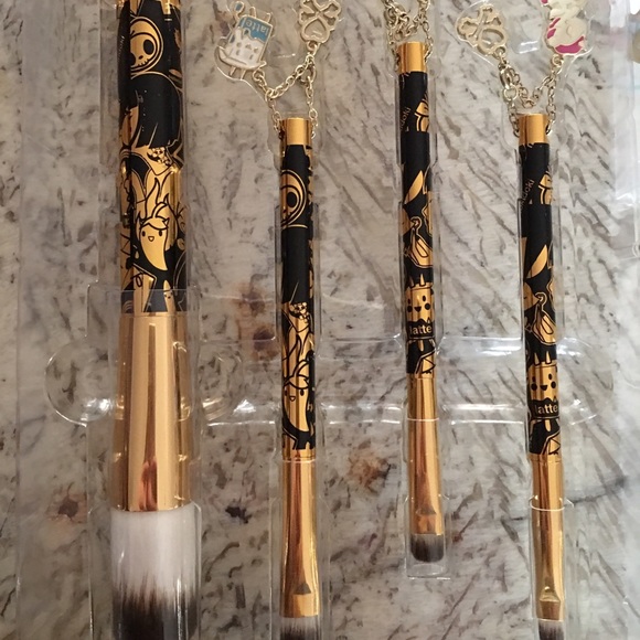 Tokidoki 24kt Gold makeup brushes - Picture 2 of 3