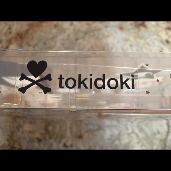 Tokidoki 24kt Gold makeup brushes - Picture 3 of 3