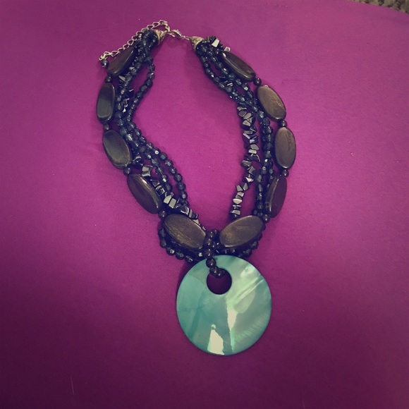 Flashy semi-casual necklace