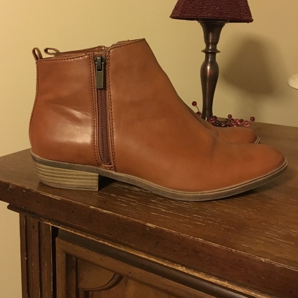 Cognac flat ankle booties