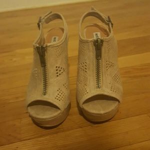 Cream Preforated Wedges