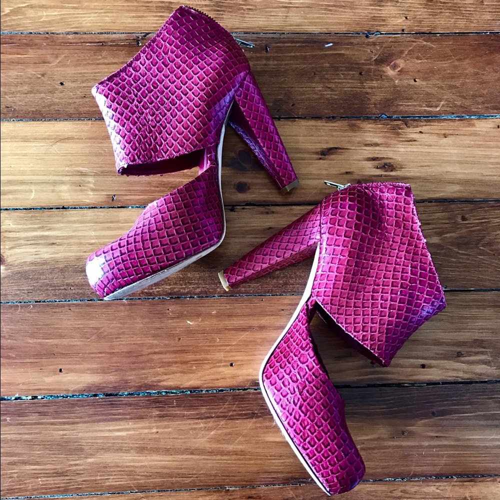 Red Cut Out Bootie "Yvette"