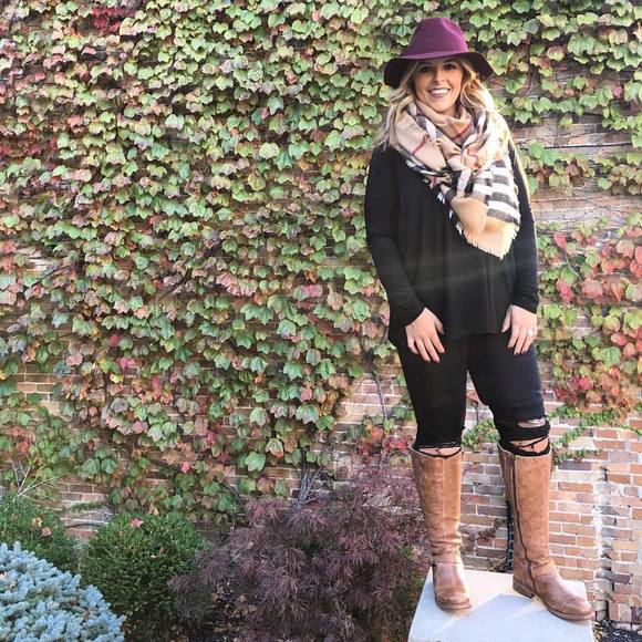 Meet your Posher, Karli - Picture 1 of 1