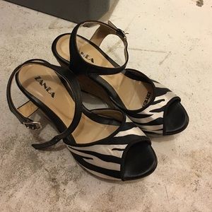 Wedge with zebra print