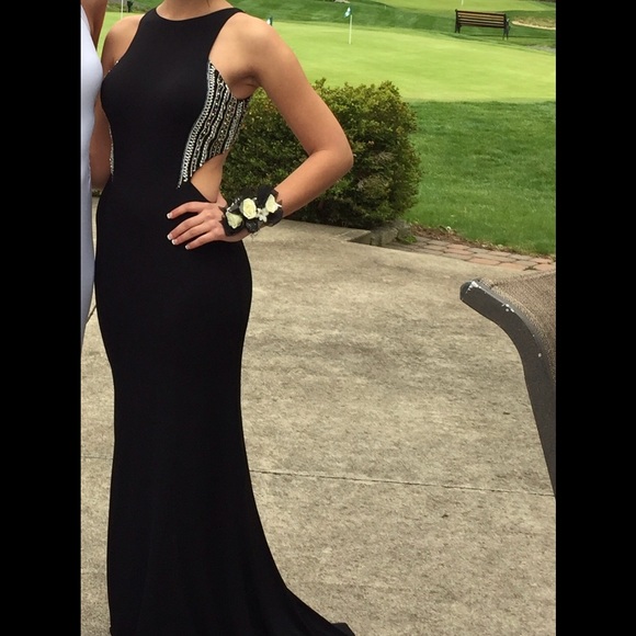 Prom dress - Picture 1 of 4