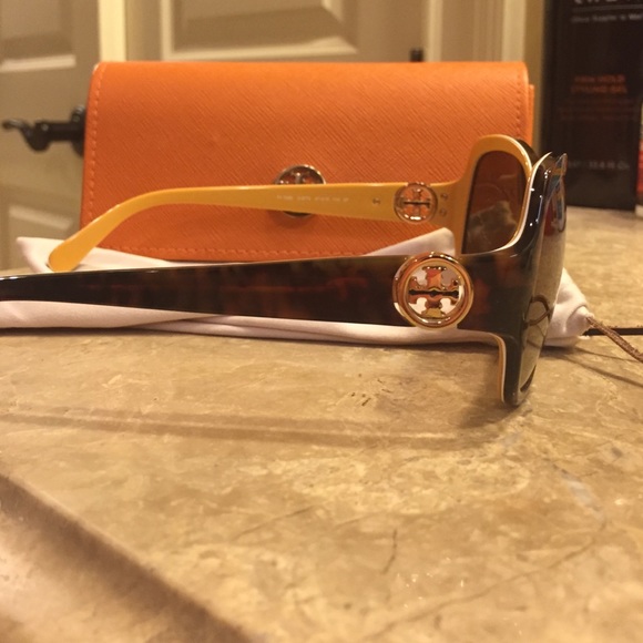Tory Burch polarized sunglasses - Picture 2 of 5