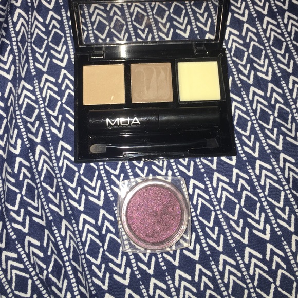 makeup - Picture 2 of 4