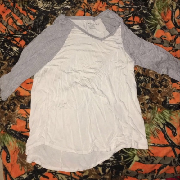 American Eagle Outfitters Large 3/4 Sleeve Shirt