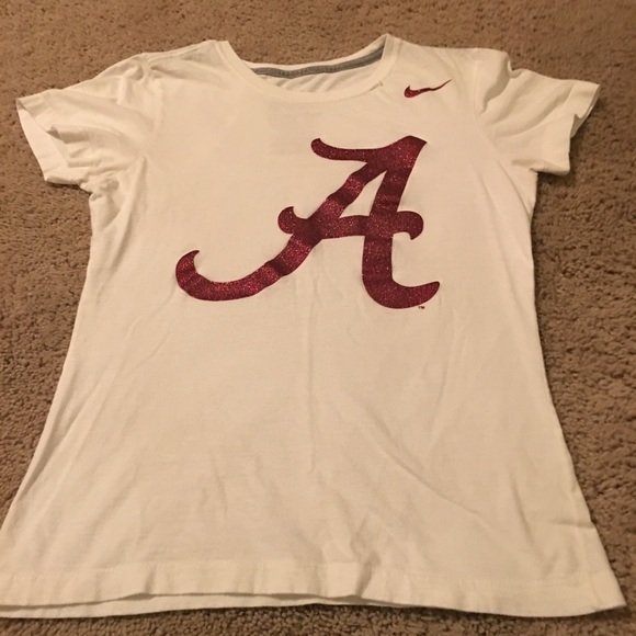 TWO NIKE SHIRTS 4 price of one‼️final markdown‼️