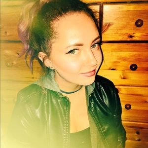 Meet your Posher, Nicole