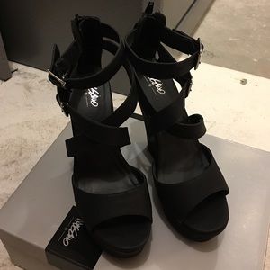 Black Wedge