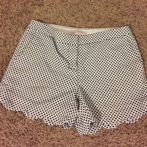 Size 6 scalloped shorts