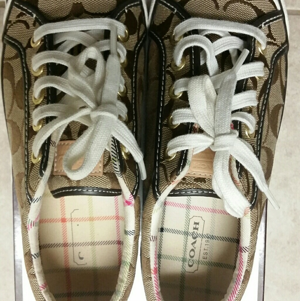 Coach "Barrett" Shoes - Picture 4 of 5