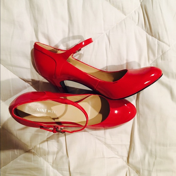 SALE - Red Nine West heels