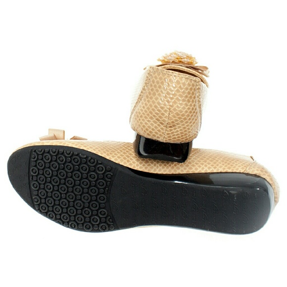 Tory K Women Wedge Ballet Pumps, b-1402W, Tan - Picture 3 of 4