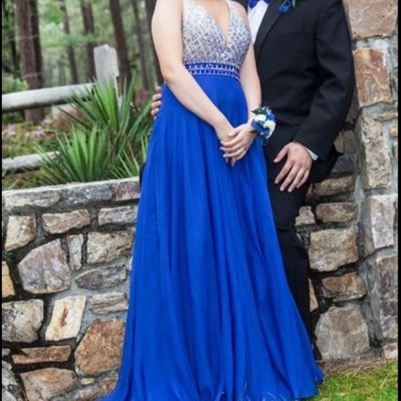 prom dress. worn once. size 6 - Picture 2 of 3