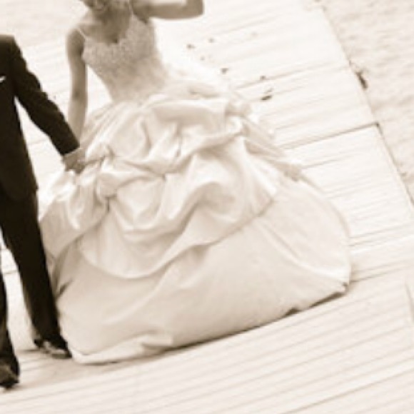 Wedding dress - Picture 4 of 4