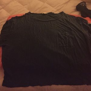 Cute kinda crop t shirt with pocket on the side