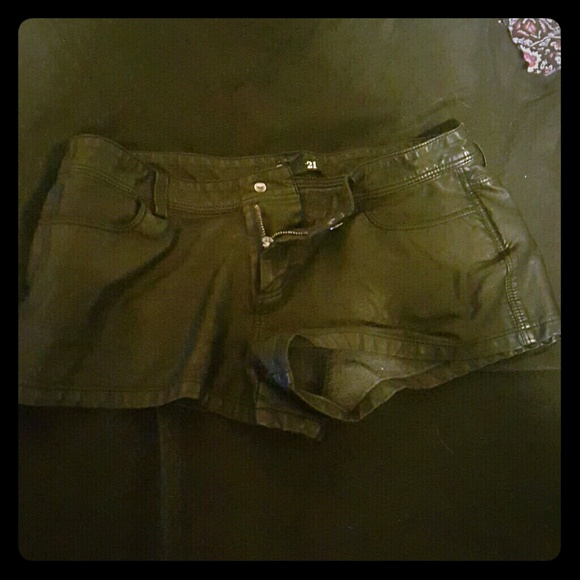 Forever 21 size 28 black pleather shorts