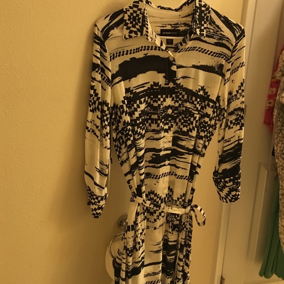 I am selling a shirt waist dress in linen type