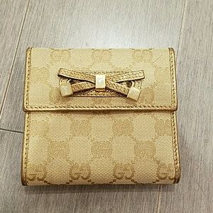 GUCCI WALLET IN GOLD