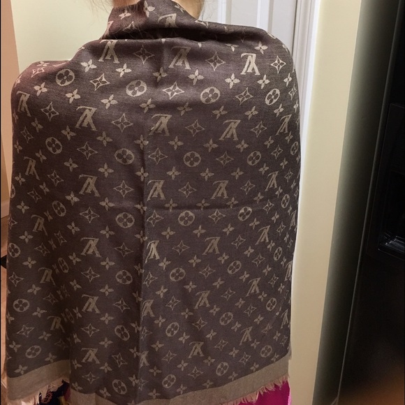Louis Vuitton scarf