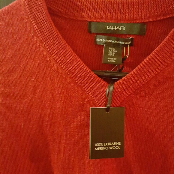 Tahari Woman Sweaters - FINAL SALE‼️Tahari sweeter  SZ S 100%merino wool