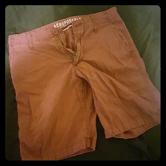 Size 28 men's burgundy aeropostale shorts
