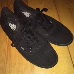 Vans black on black men's 7; ladies 8.5