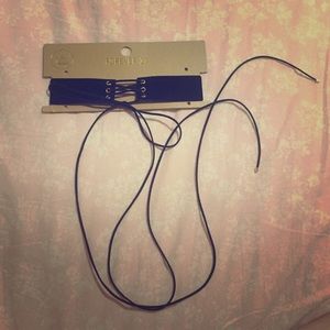 Lace up velvet choker