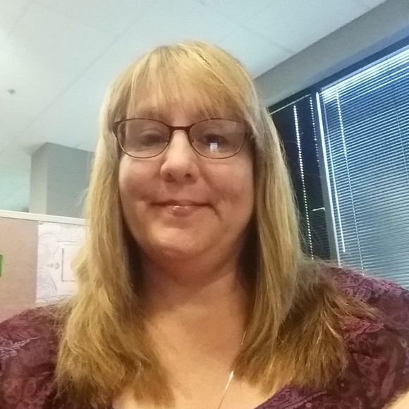 Meet your Posher, Lora