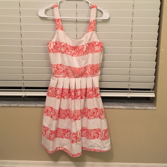 White/coral sleeveless dress