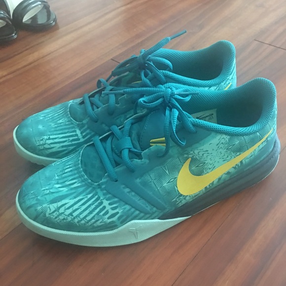 Kobe Basketball Shoes size 6.5Y